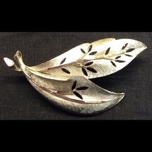 VINTAGE SILVER LEAF BROOCH BY BSK